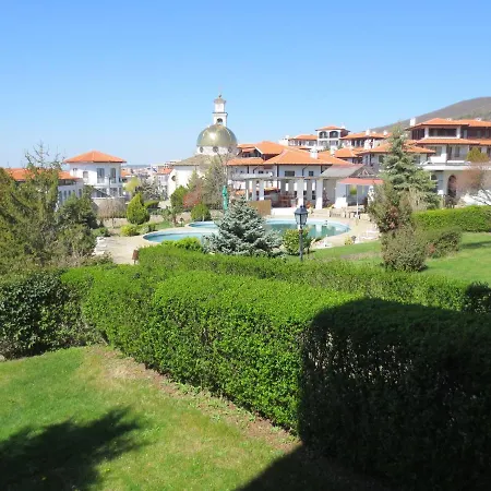 Breeze Apartment Complex Hotel