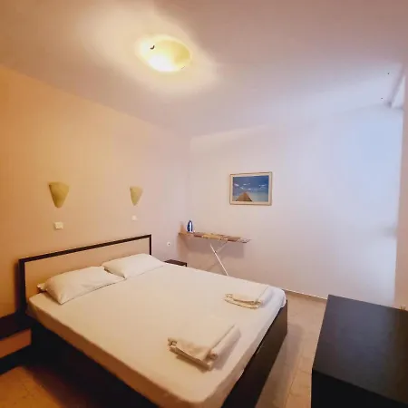 Hotel Breeze Apartment Complex