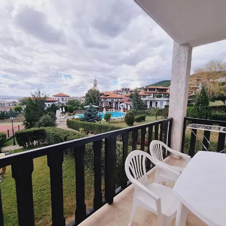 Breeze Apartment Complex 4*