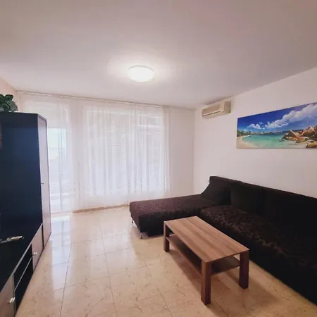 Hotel Breeze Apartment Complex