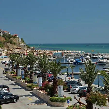 Breeze Apartment Complex Hotel 4*